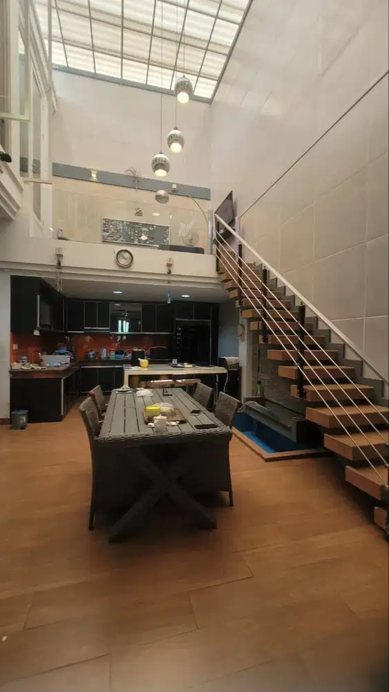 Dijual Rumah Pakuwon Indah The Mansion Semi Furnish 2 Lantai Siap Huni