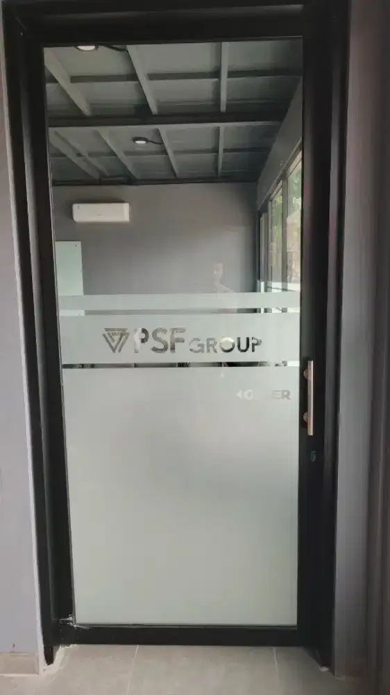 Cutting sticker sandblasting stiker logo tulisan kaca & jendela kantor