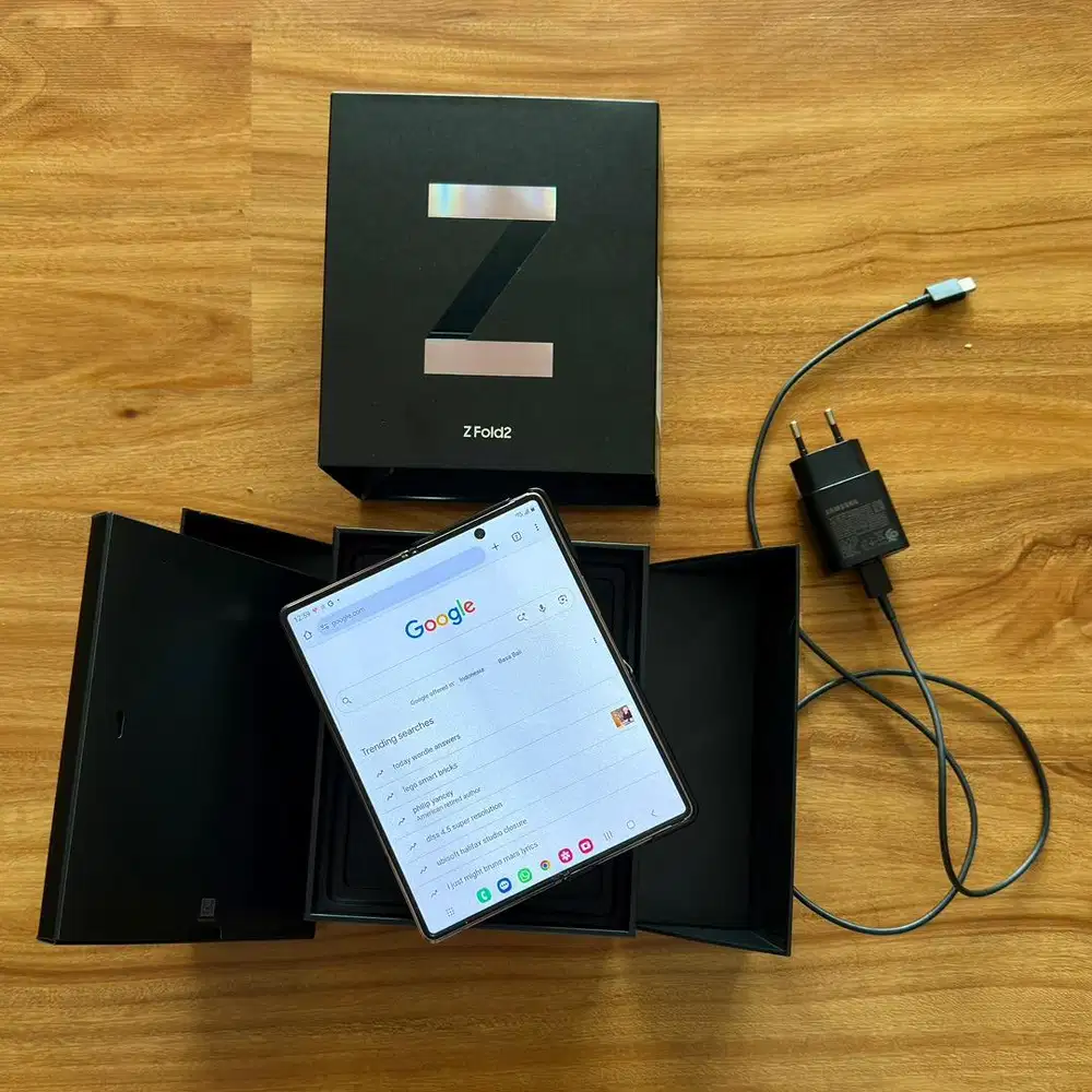 Samsung Galaxy Z Fold 2 256GB Rose Gold SEIN Resmi – Mulus Fullset