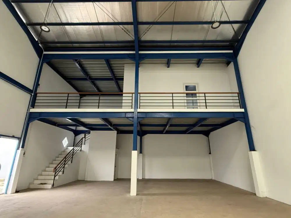 Gudang Siap Pakai di kapuk Kamal. Luas 915m. SHM. Ada Kantor