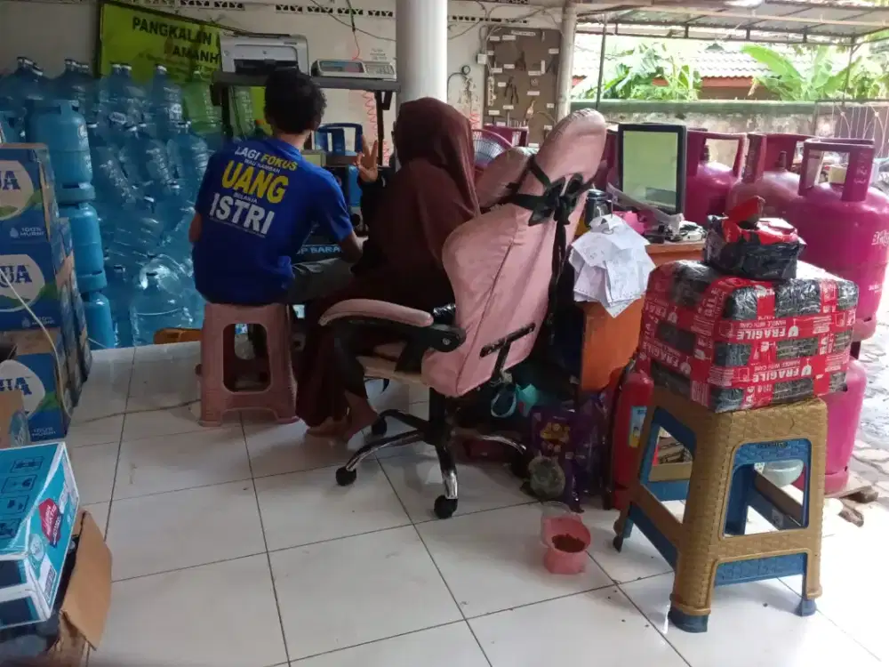 Di butuhkan karyawan pengiriman galon memakai motor