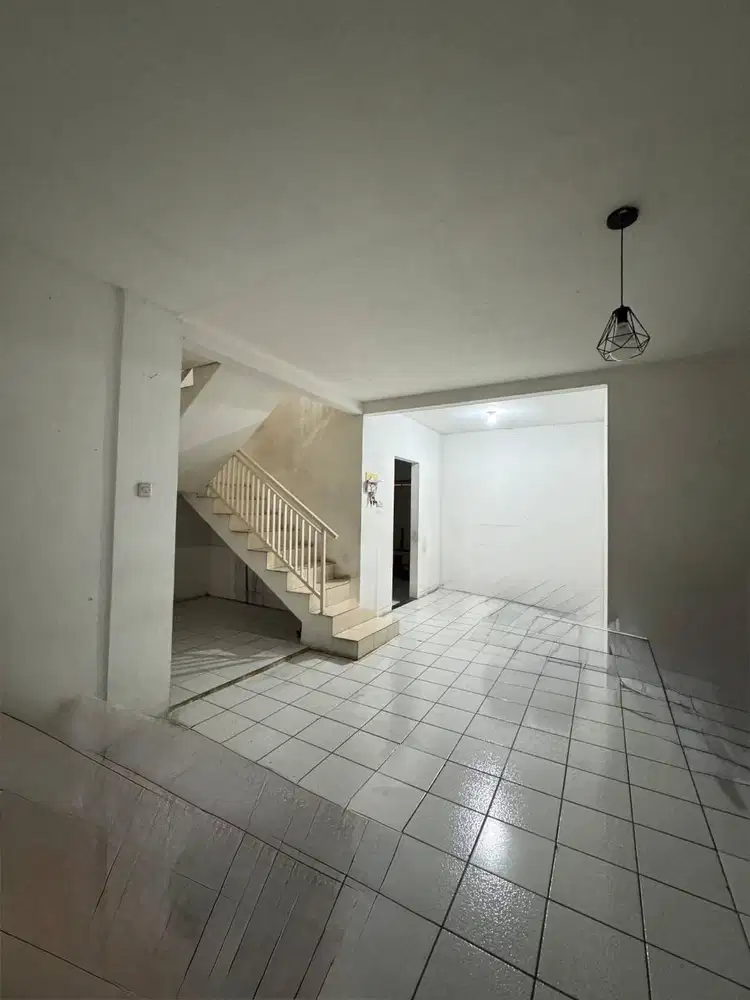 Disewakan Rumah Nyaman Non Furnish Sayap Buah Batu Bandung  LT : 144 m