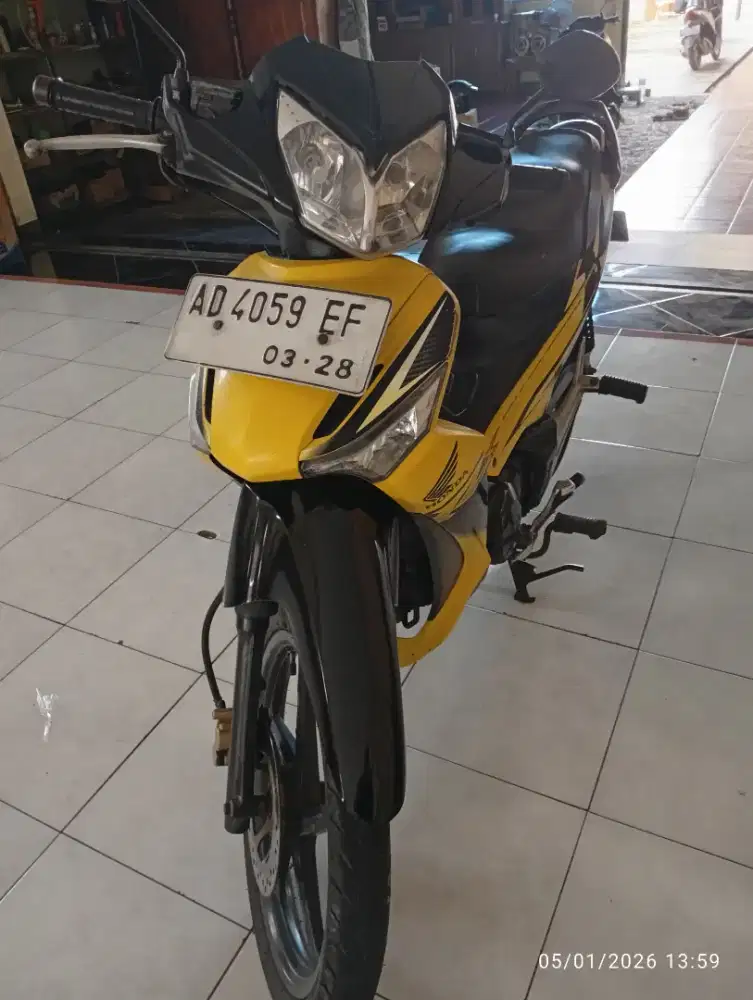 Supra x 125 spasial edisi kuning