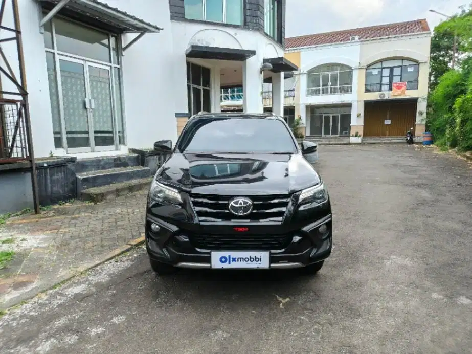 Hot Sale - Toyota Fortuner 2.4 VRZ TRD Solar-AT Automatic 2018 Hitam