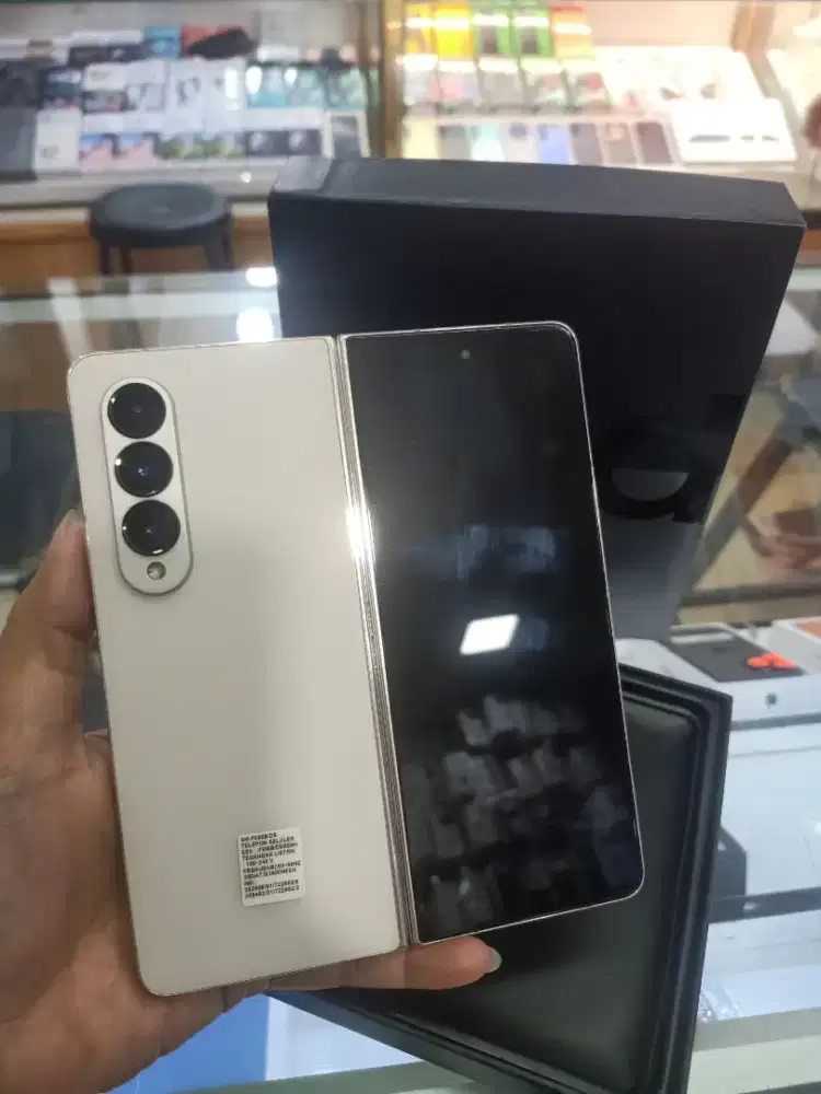 Second Samsung Z Fold 4 12/512GB Cream Ex Garansi Resmi
