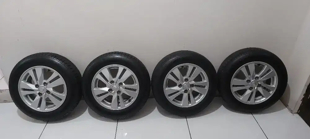 Ban & Velg Ori Datsun R14