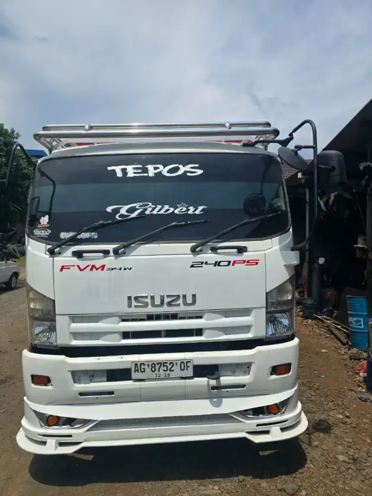 Truk Isuzu Giga Tronton FVM34W 240PS Th'2012 Bak Besi triway Ex tangki