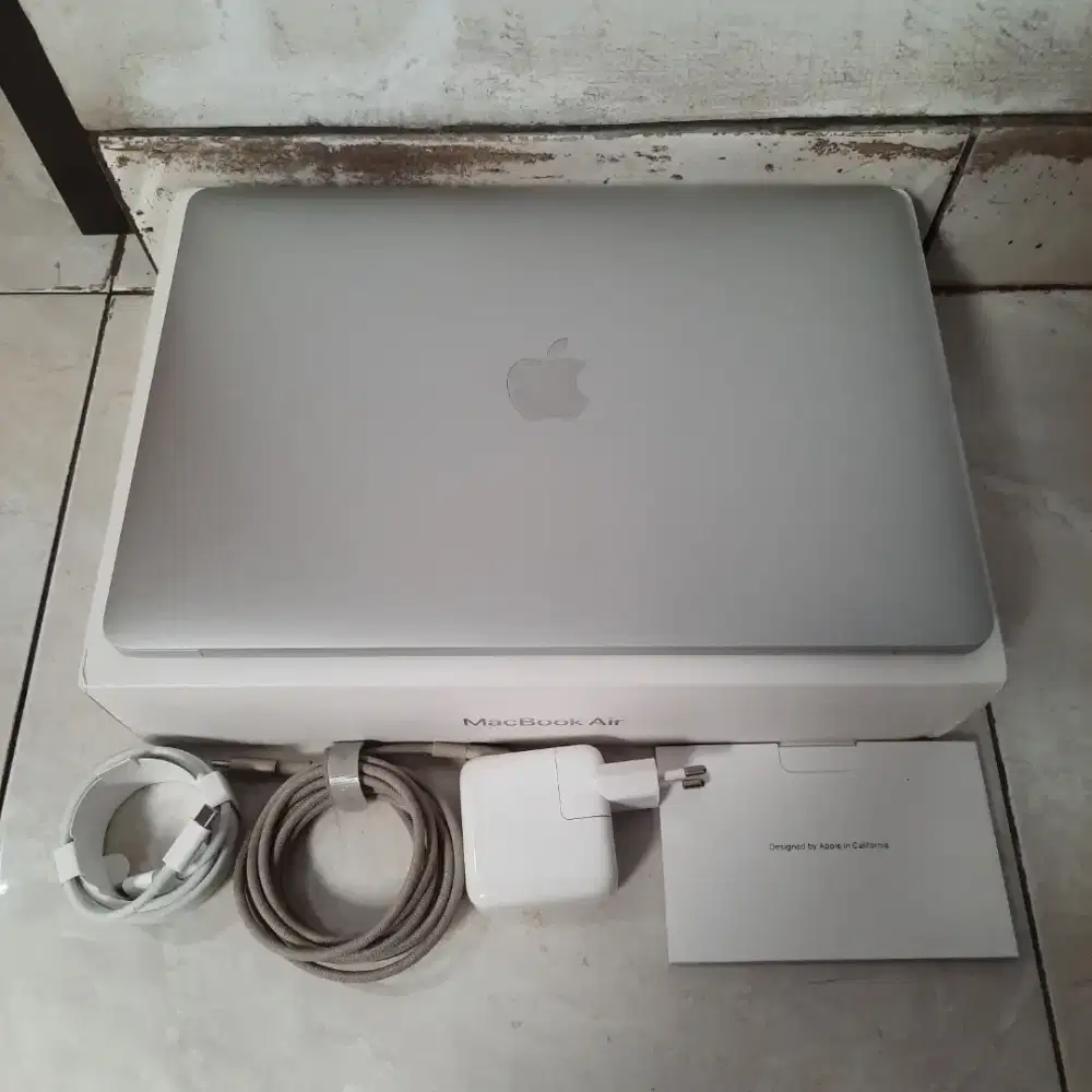 Macbook Air M1 8/256GB Silver iBox
