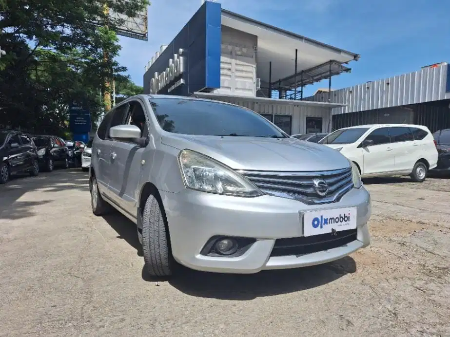LOW DP Nissan Grand livina 1.5 XV Bensin-AT 2015 ADN