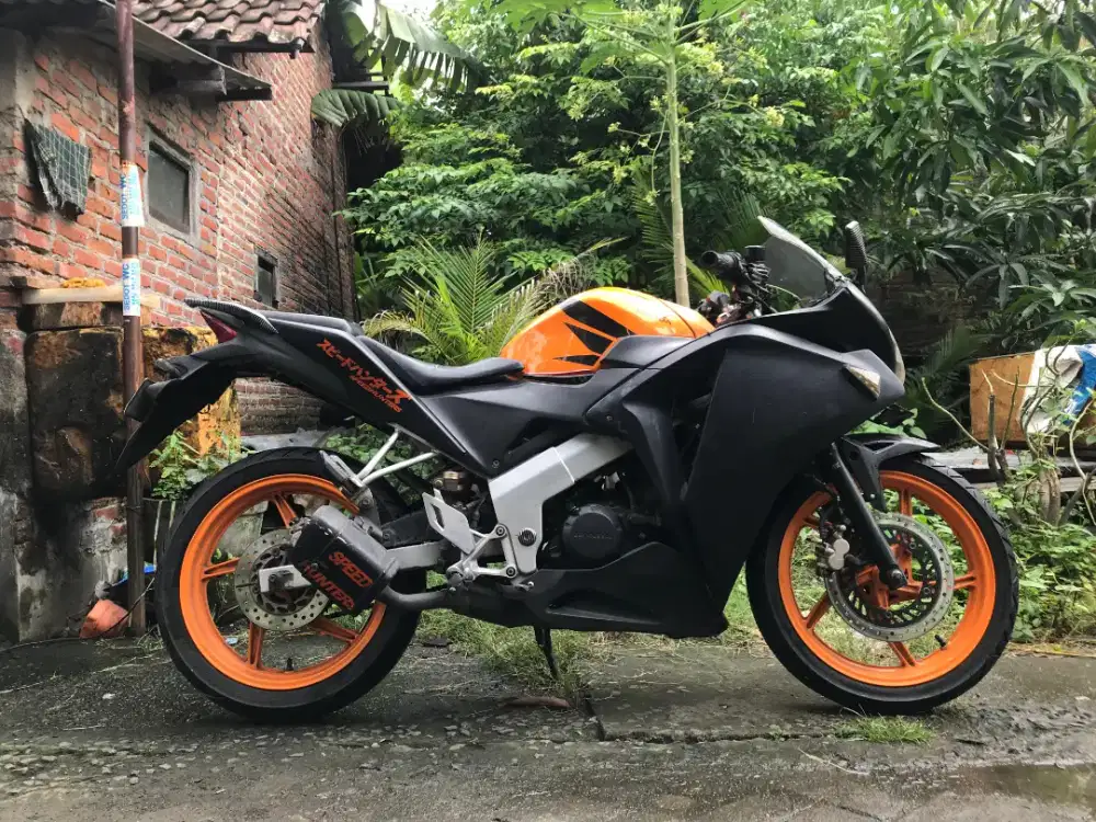 Dijual Motor CBR 150R tahun 2012