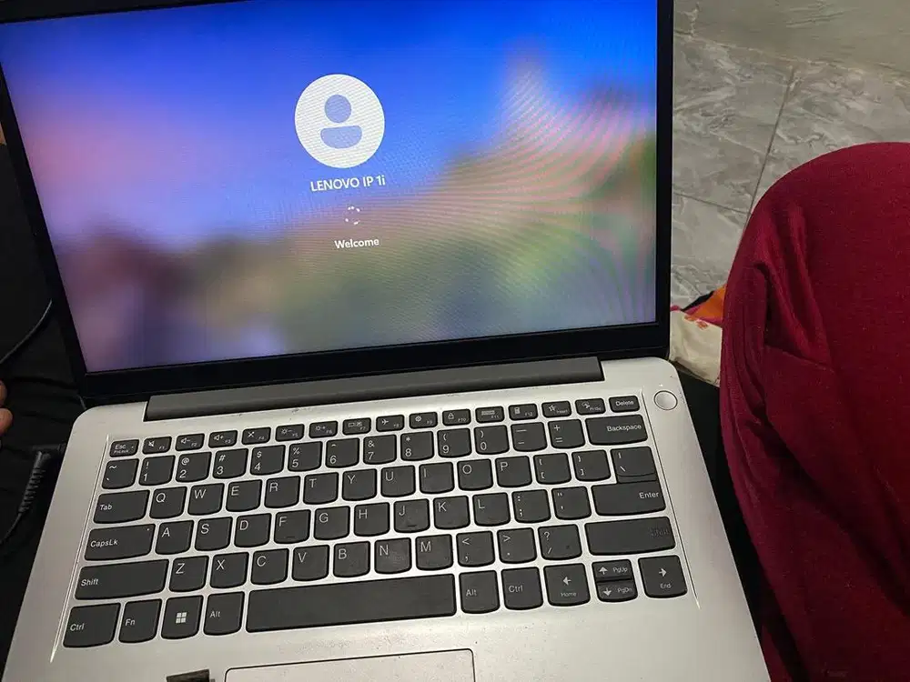 Laptop bekas minus pemakaian