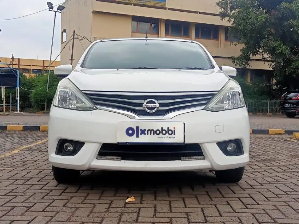 TDP 5,JT Nissan Grand livina 1.5 XV Bensin-AT Putih 2015