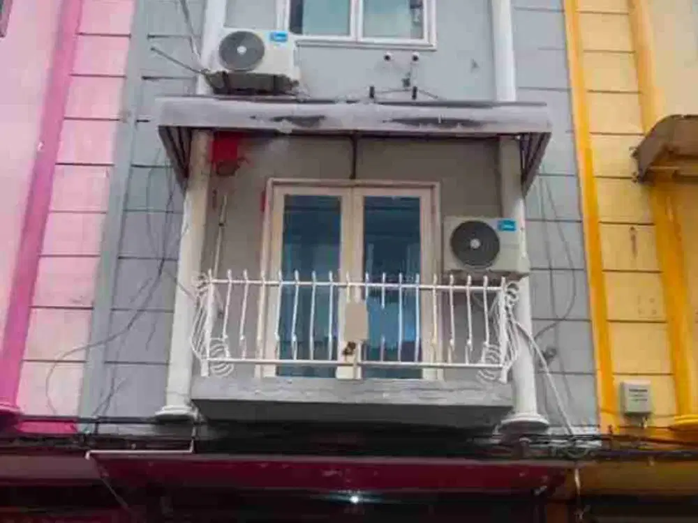 Dijual Ruko 21 Klampis  4 Lantai
Jalan Arif Rahman Hakim Surabaya