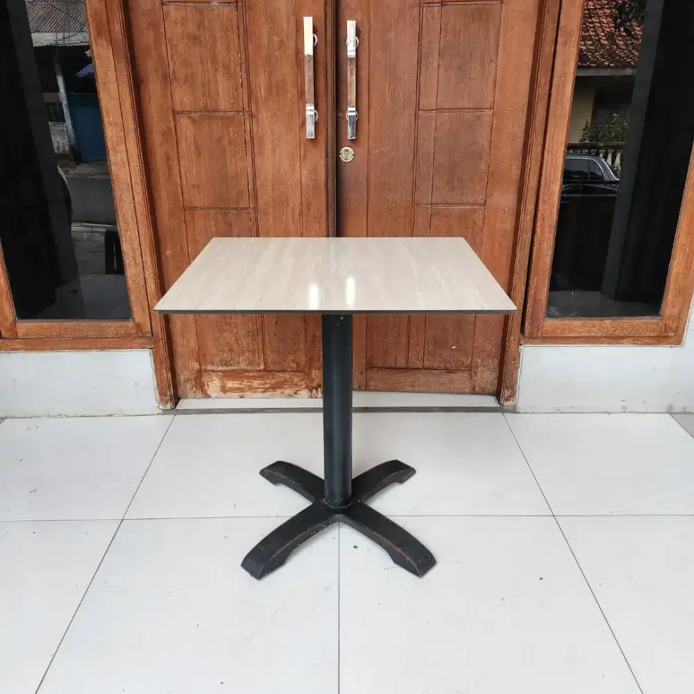 Meja ex Cafe - Meja ex Resto M1