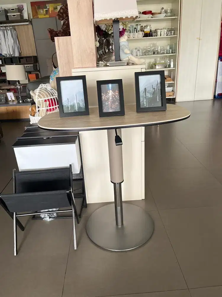 Meja pajangan flexible