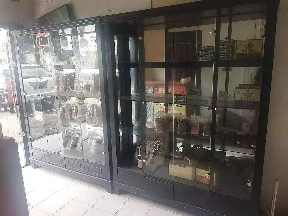 LEMARI PAJANGAN/DISPLAY