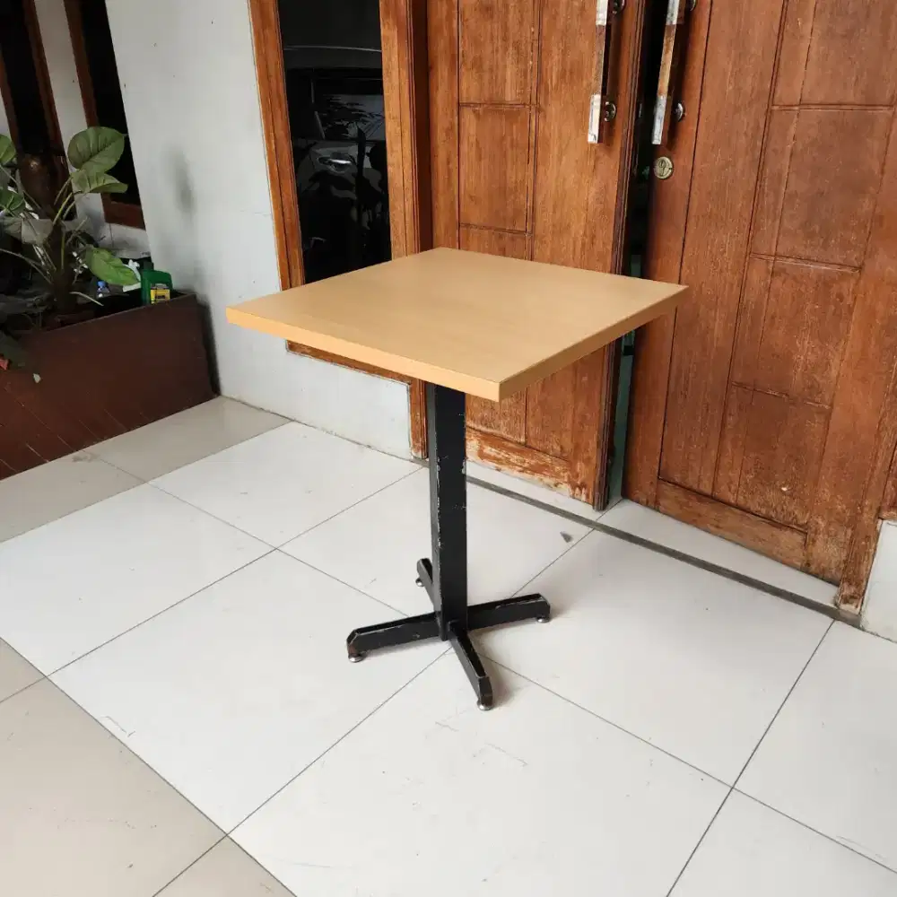 Meja ex Cafe - Meja ex Resto M13