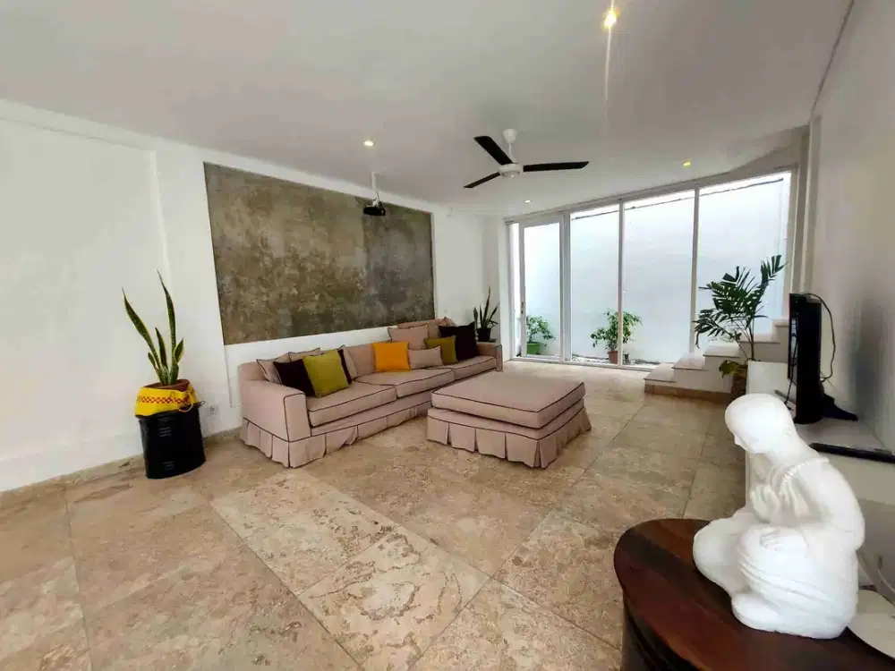Modern Tropical 3 Bedrooms Leasehold Villa in Berawa Canggu