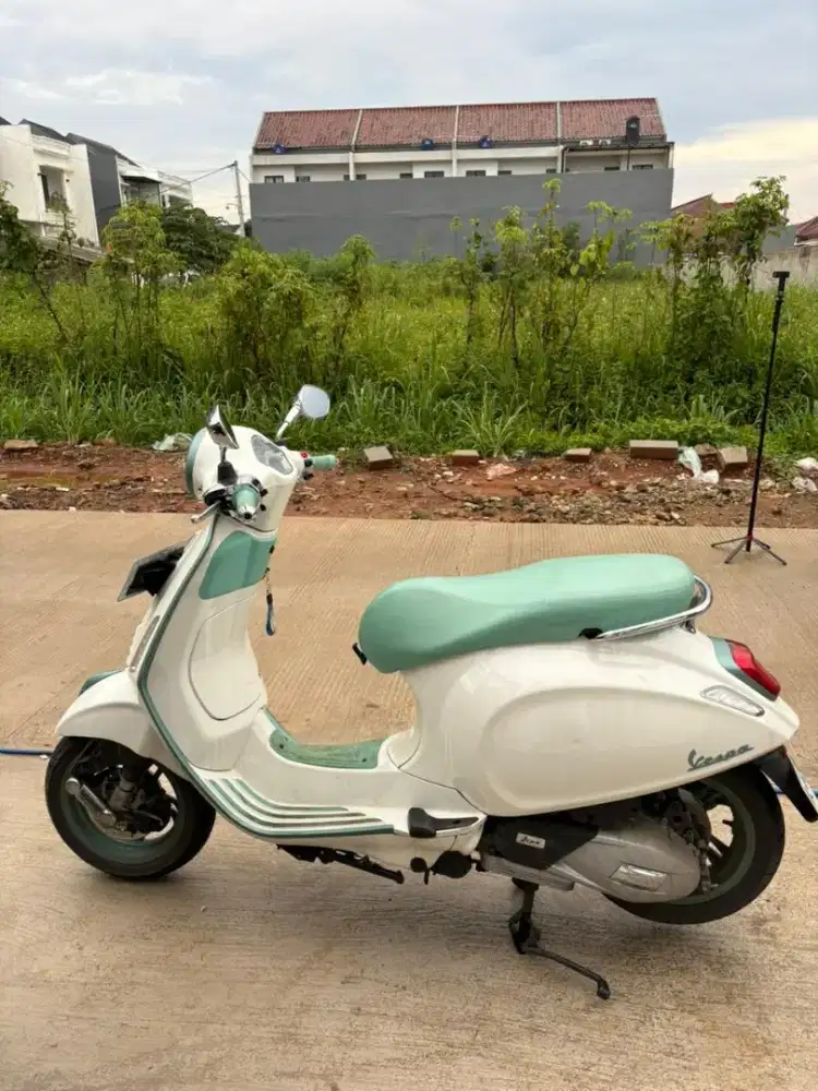 Vespa masih baru mulus