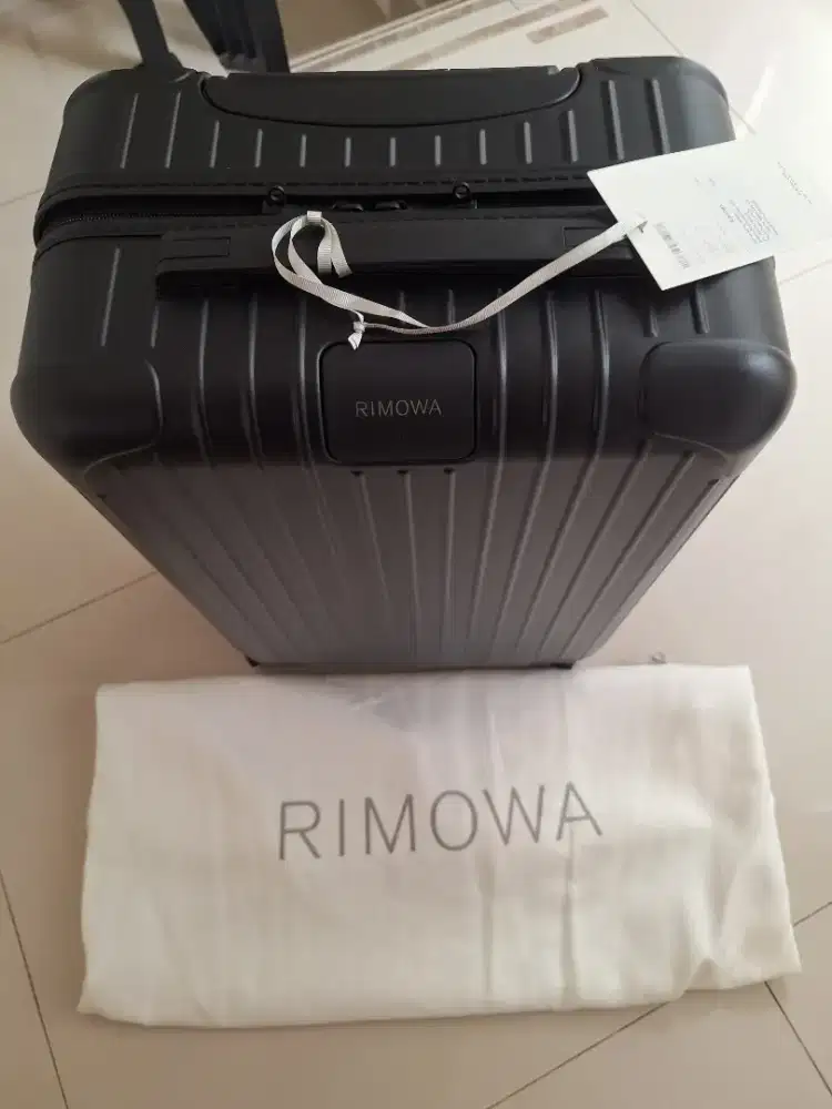 Cabin size rimowa matte black NEW