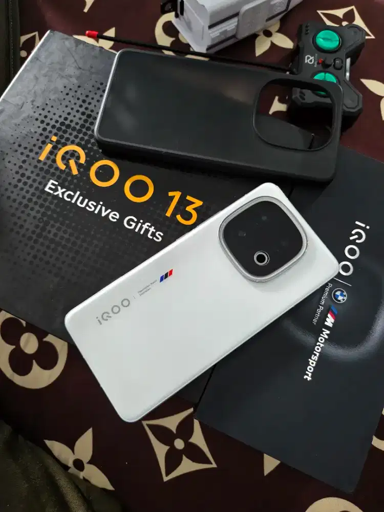 IQOO 13 White Ram 16GB / 512GB Fullset No Minus