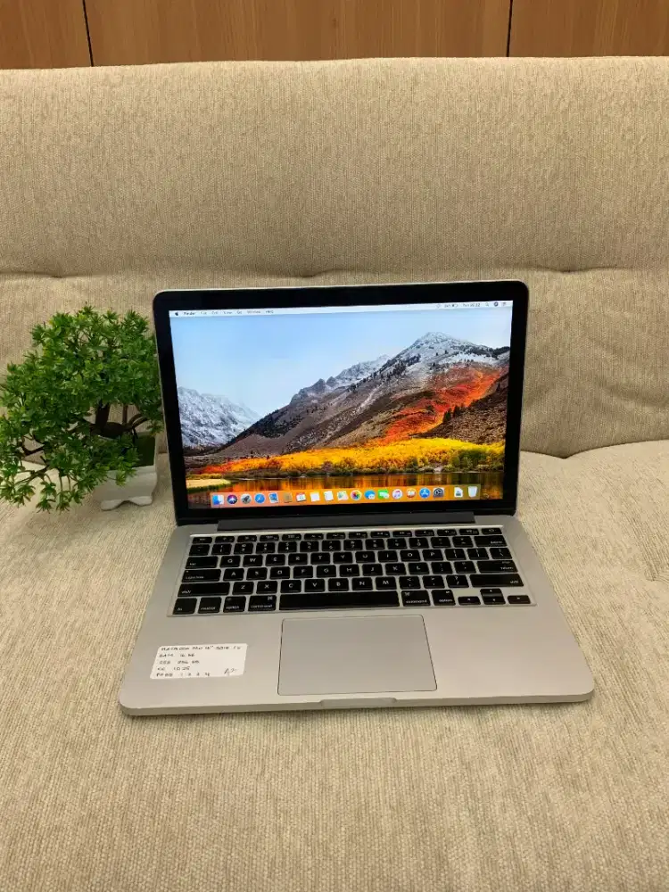 Macbook pro 2015 cto i5 16gb 256gb murmer