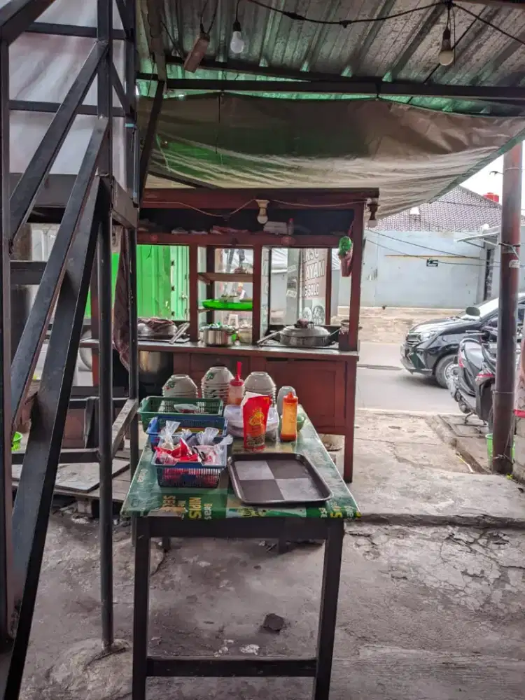 Waiters wanita 1orang