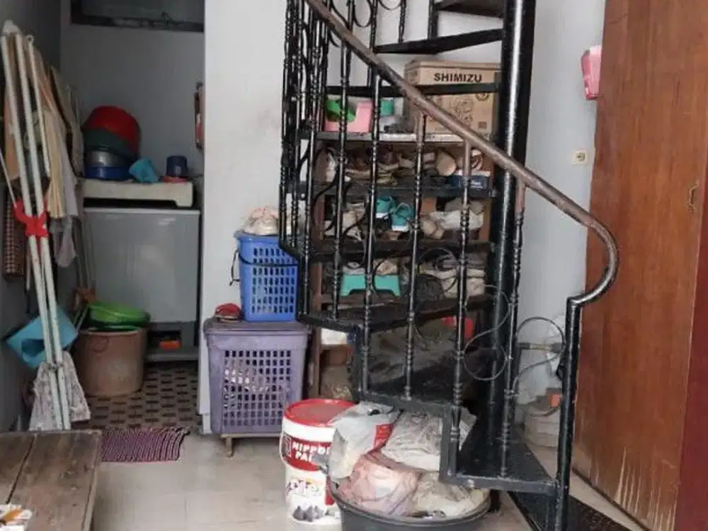 RUMAH LAMA STRATEGIS DI SRIMAHI SAYAP BKR BUAHBATU TENGAH KOTA