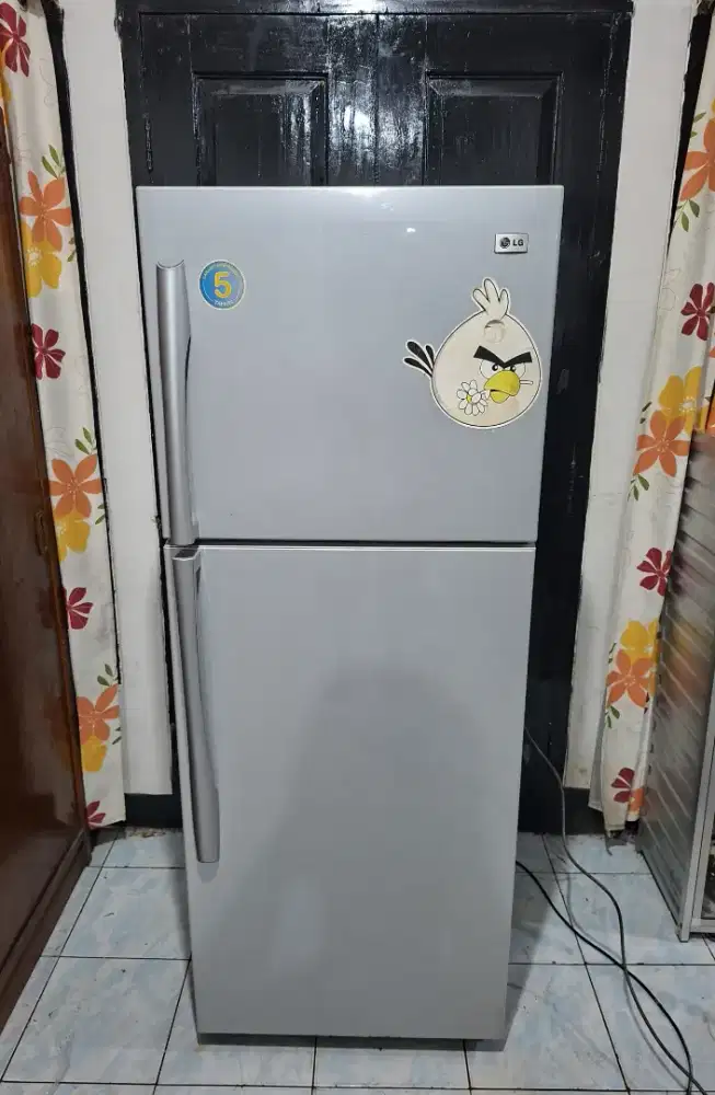 Kulkas 2 pintu merk LG digital
