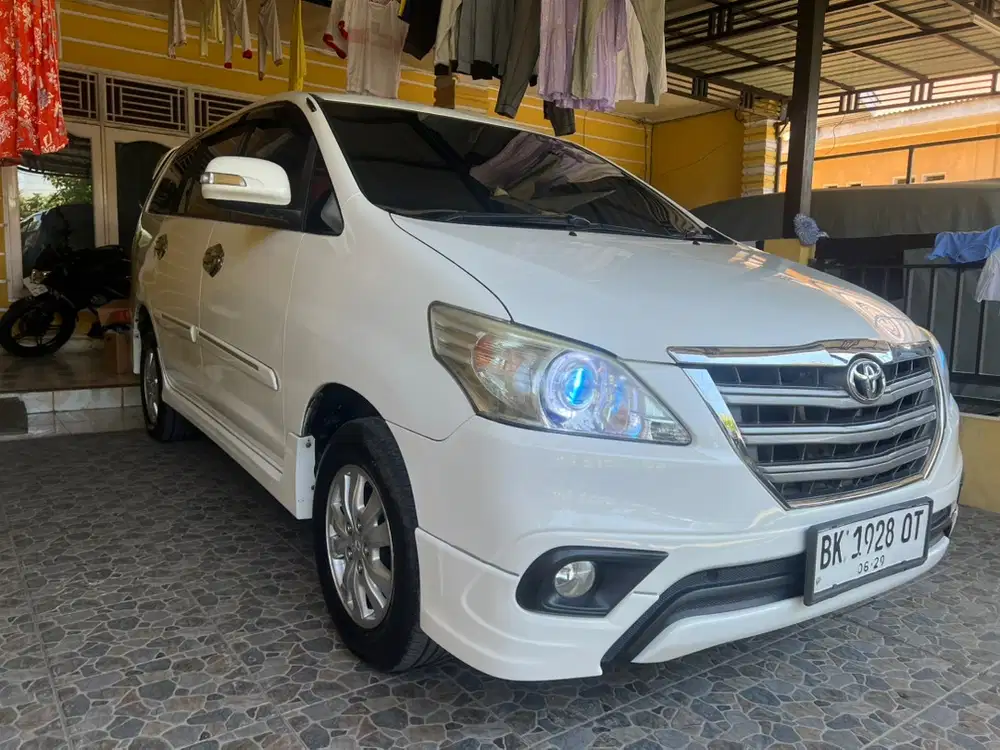 Toyota Kijang Innova 2014 Bensin