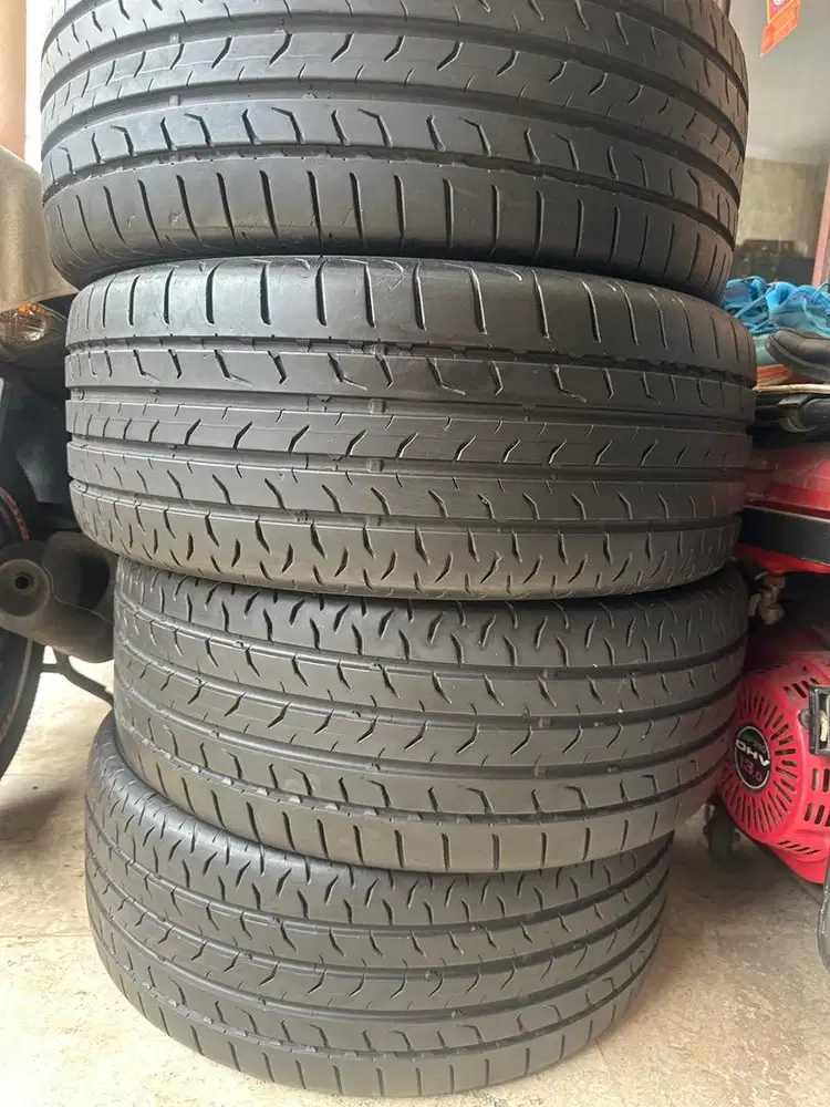 jual Ban mbl Continental  235-50-18  kondisi 90% masih tebal dan baik