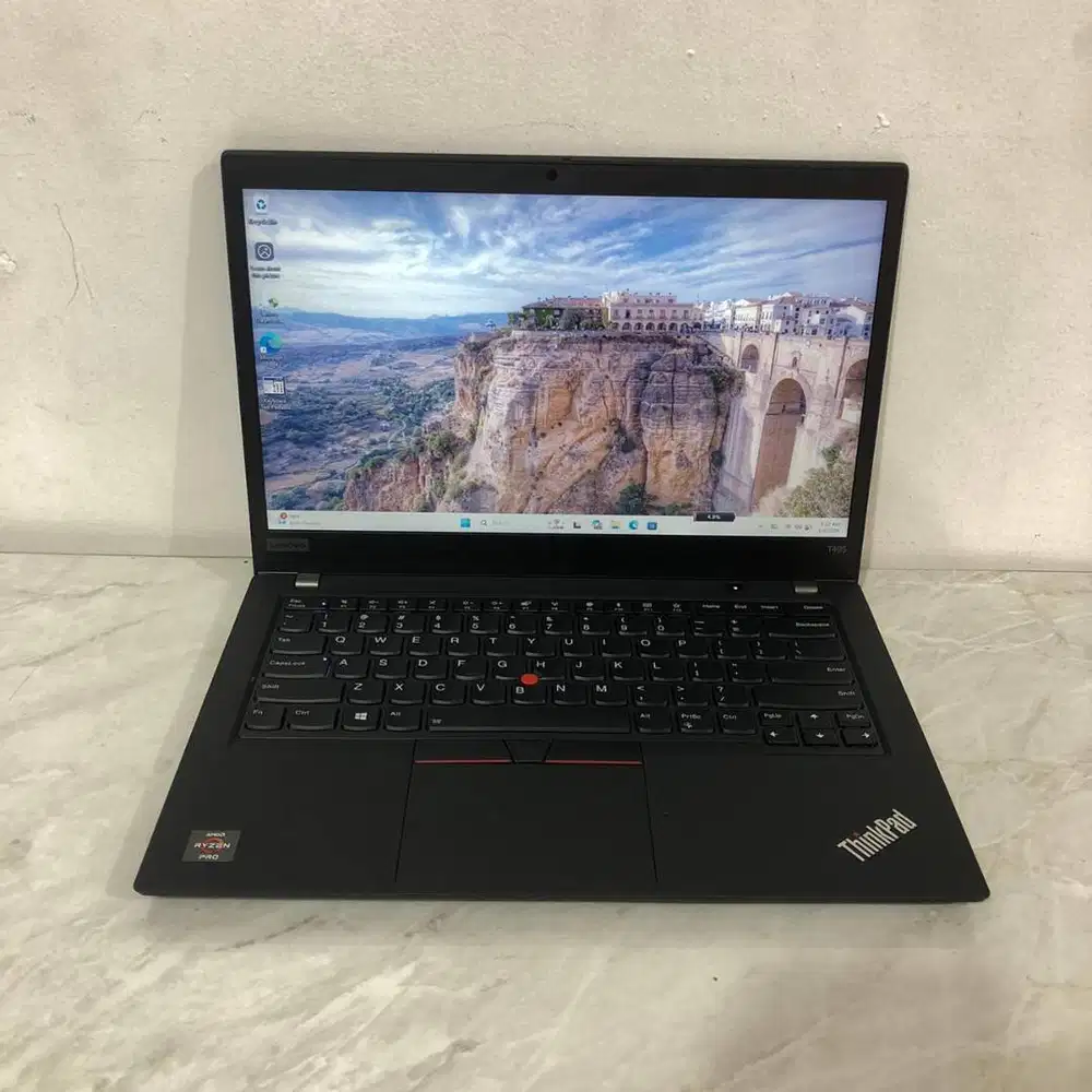 Lenovo ThinkPad T495 Ryzen 5 PRO 3500U RAM 8GB/256GB Tangguh & Kencang