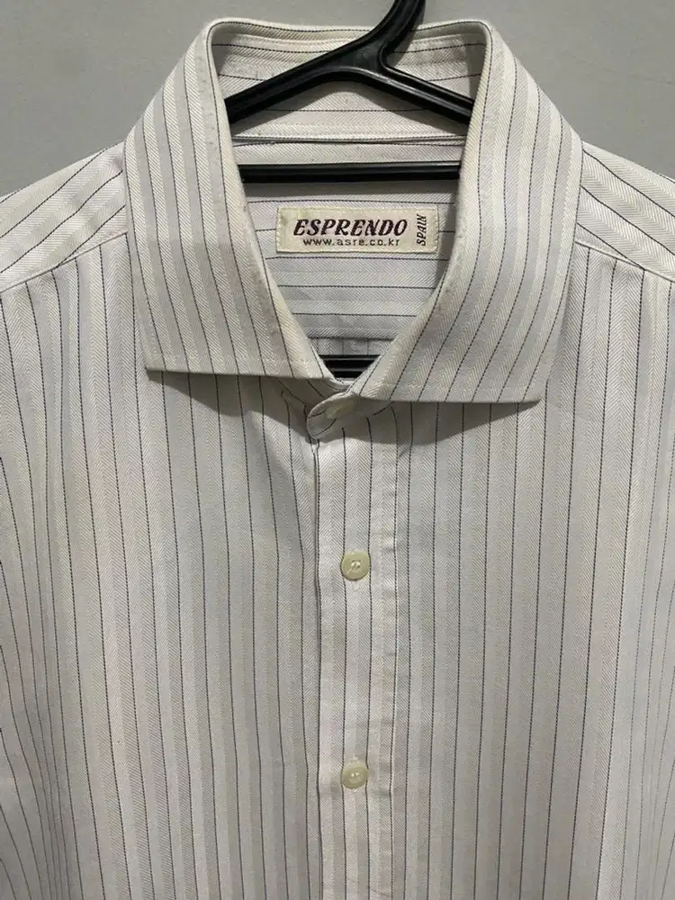 Kemeja Formal Slim Fit Putih Garis Tipis