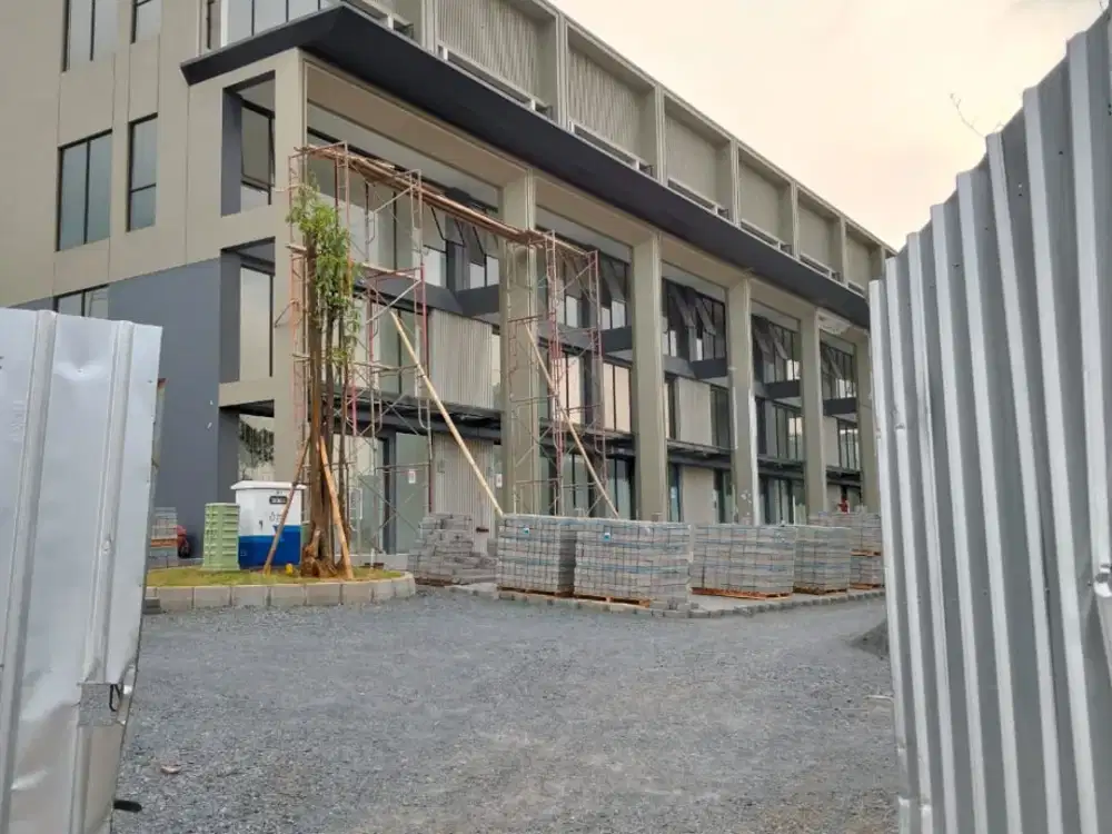 Disewakan Cepat Ruko Hook di Hampston Studio Loft Semi Gedung Baru