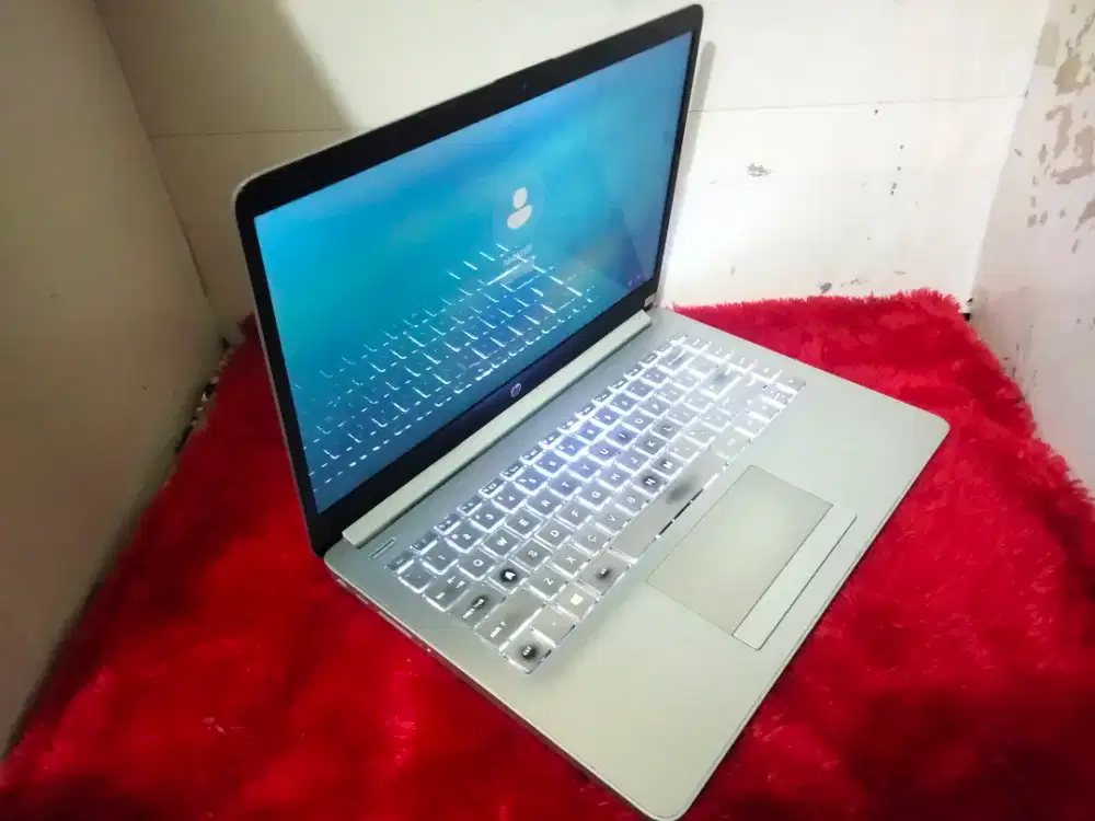 JUAL hp 14s-cf1xx/Intel n4205u/ram8gb/SSD 256gb/VGA UHD 620/KB BACKLIT