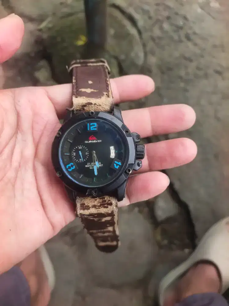 QuikSilver QS1353 (Hitam)