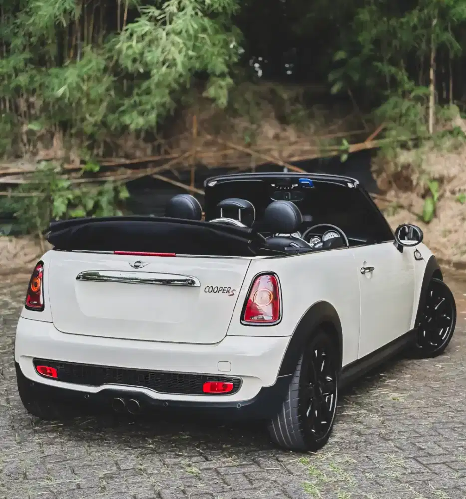 MURAH. MINI COOPER CABRIO S Turbo 2011 cabriolet 2010 r56 miata