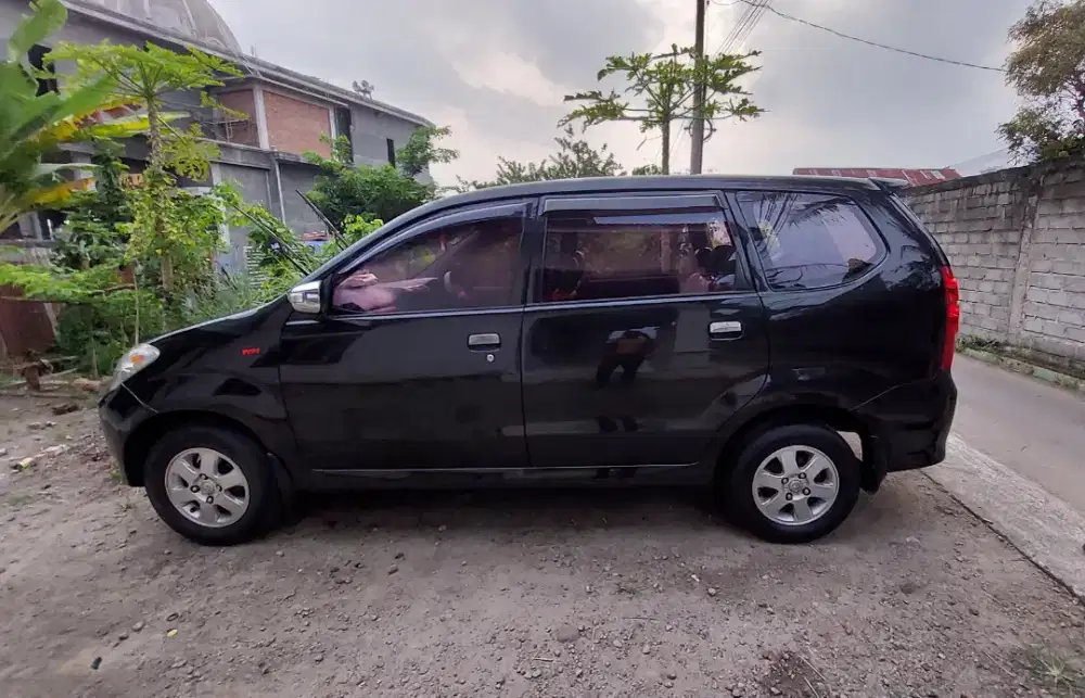 Dijual 1 unit mobil toyota avanza tahun 2006 tipe G manual