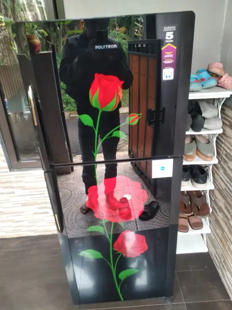 Kulkas 2 pintu merk polytron