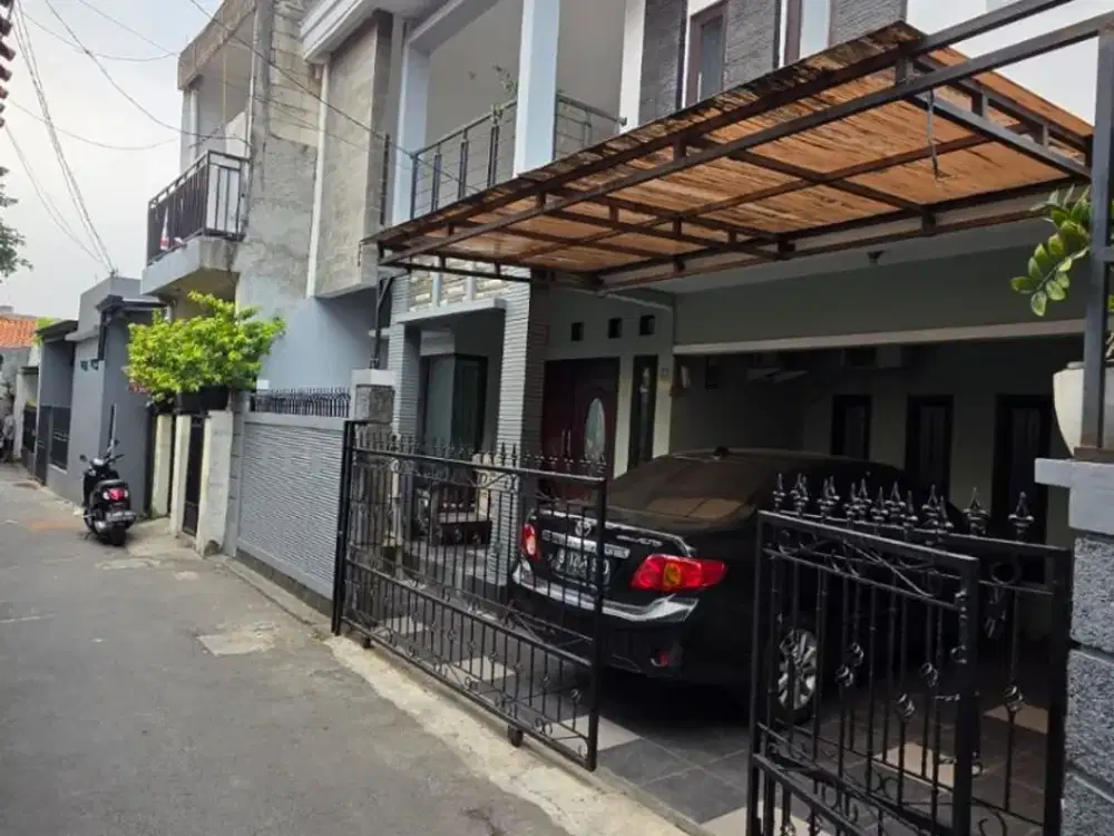 AC49 Rumah 2 lantai JUAL CEPAT di Kebon Baru Tebet Jakarta Selatan