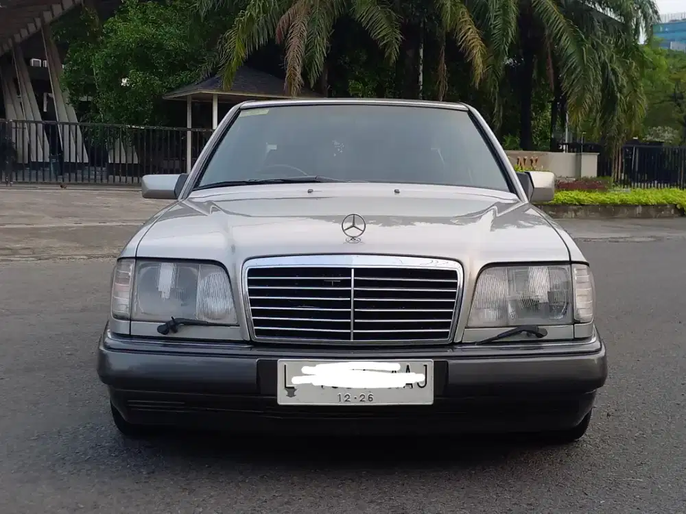 MERCEDES BENZ E220 MANUAL SILVER TERAWAT