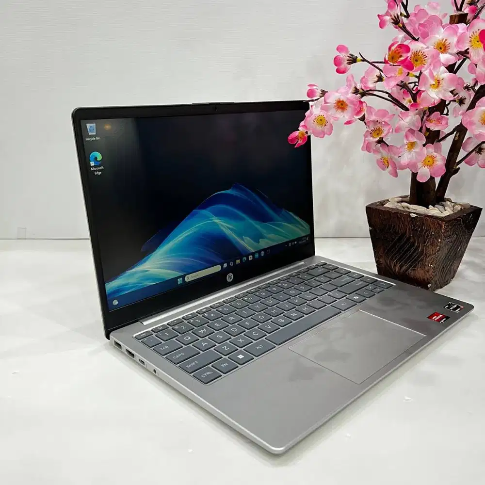 Laptop HP 14 EM0530AU EM0531AU AMD Ryzen 5 7530U 8GB 512GB SSD
