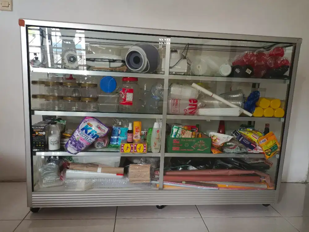 Etalase toko ukuran 1,5m