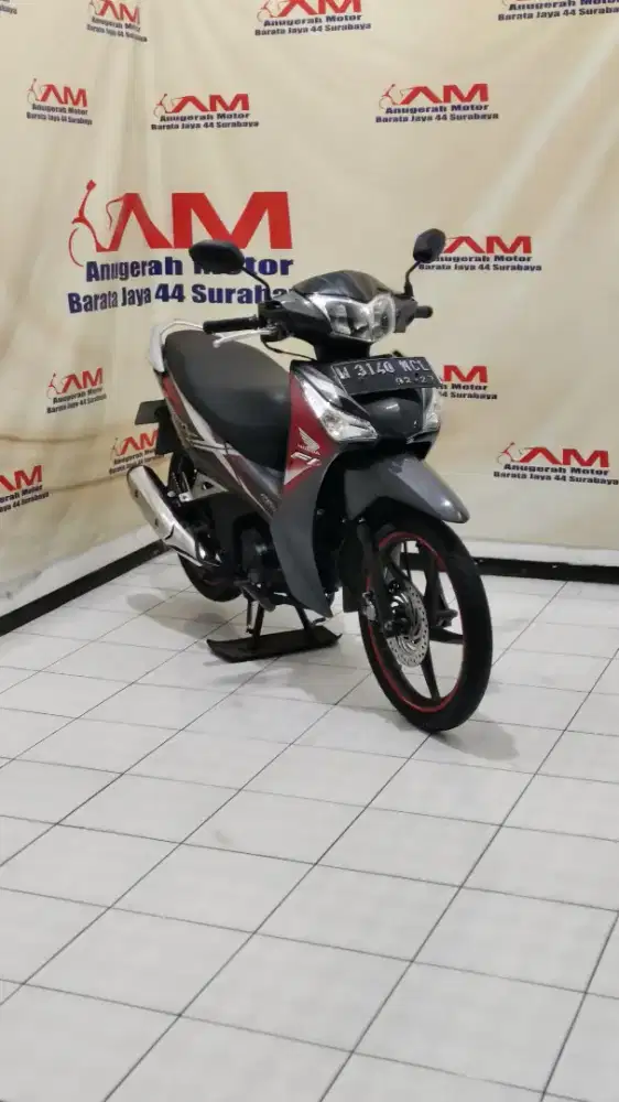 Honda Supra x 125 Helm in Tahun 2015 warna hitam