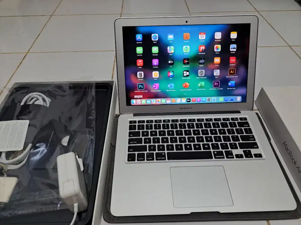 MacBook Air 2017 13 inc RAM 8GB /SSD 256GB Fullset  like new mulus 99%