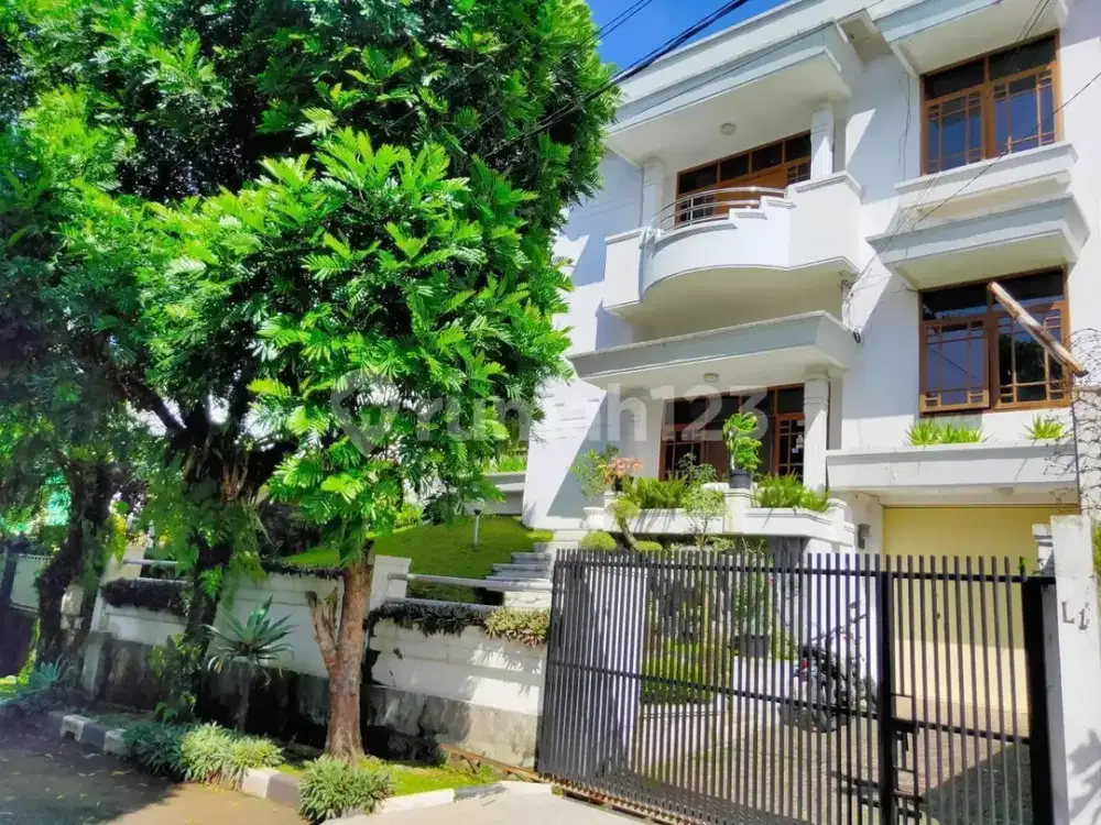 rumah siap huni lokasi nyaman di komplek surya setra