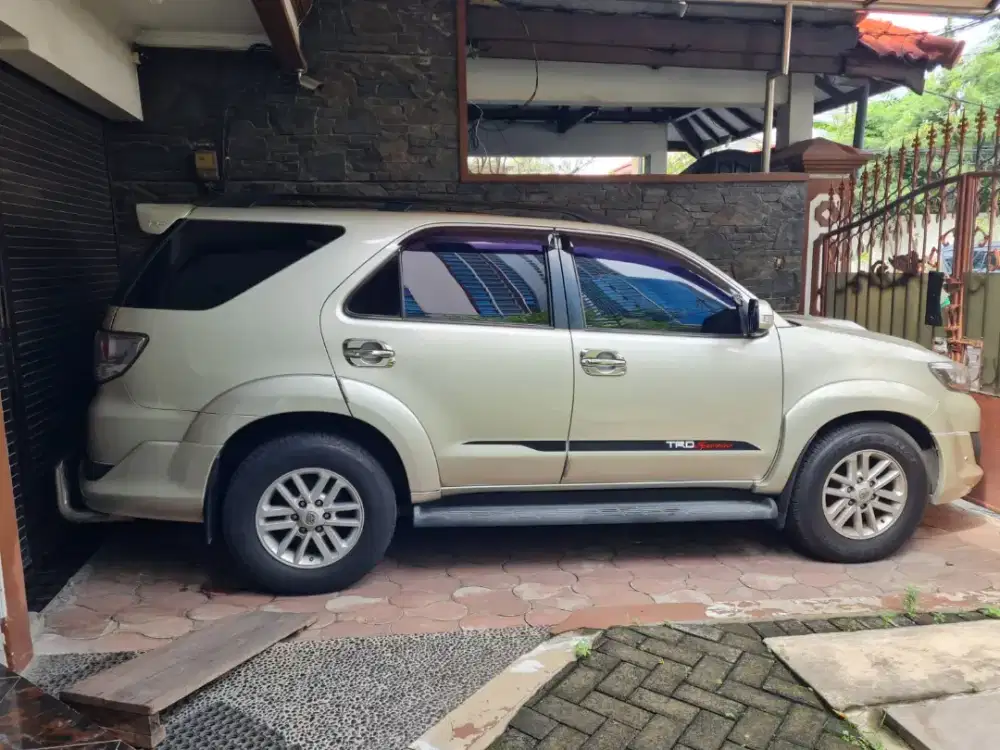FORTUNER 2013 - 2.5G-AT SILVER METALIK SURABAYA - SERIUS ONLY