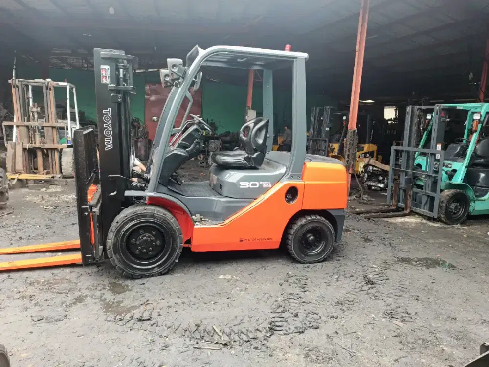 Forklift Toyota 3 Ton,Manual,3 Meter,8FD30,Tahun 2019 (Sideshif)