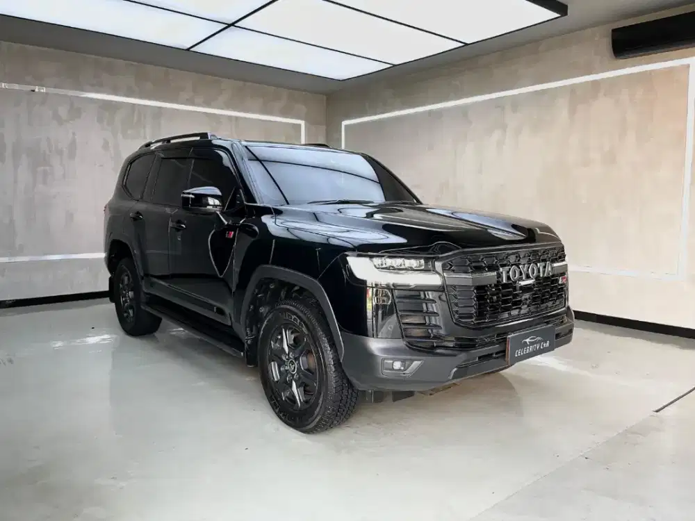 TOYOTA LAND CRUISER 300 GR-S 4X4 AT 2023 ATTITUDE BLACK MICA