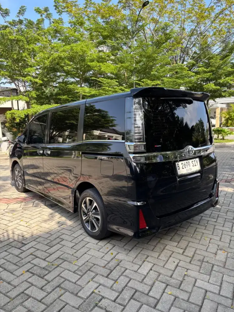 Toyota voxy 2019 matic
